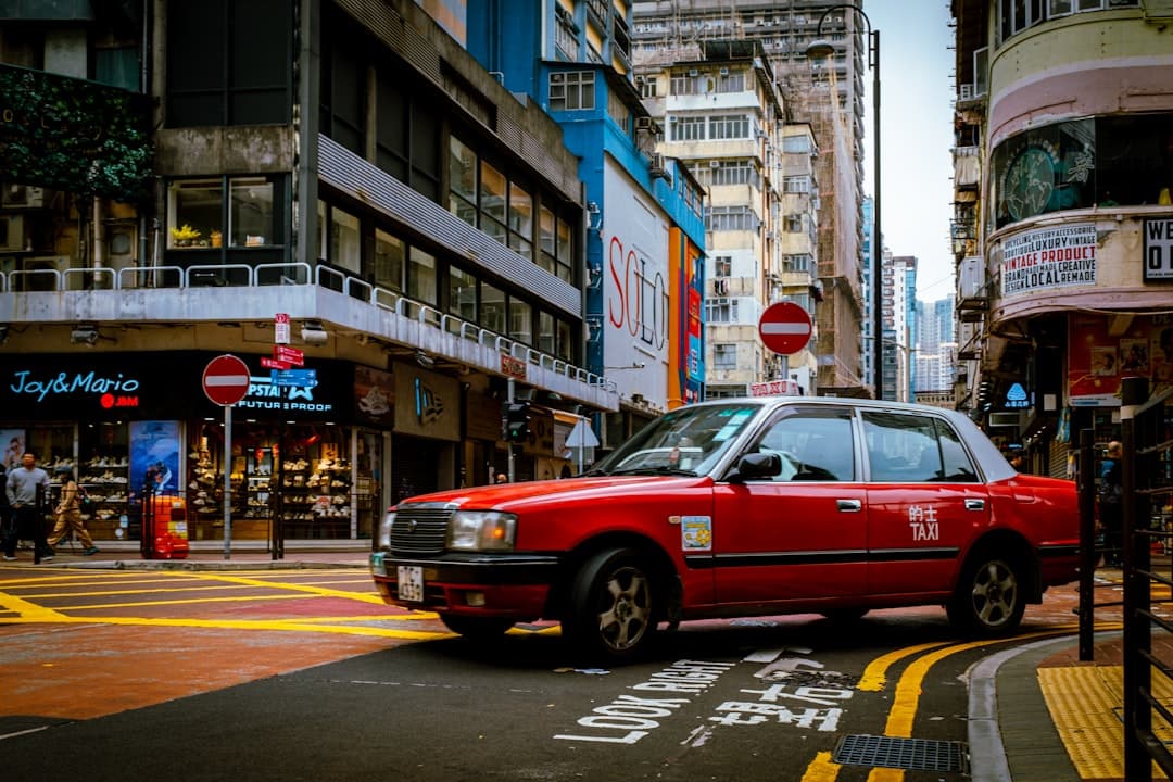 喺香港開業同開舖